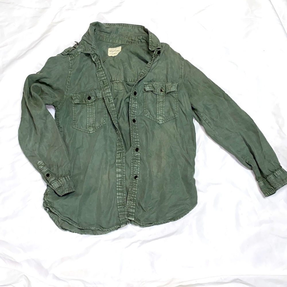 American Eagle button down shirt